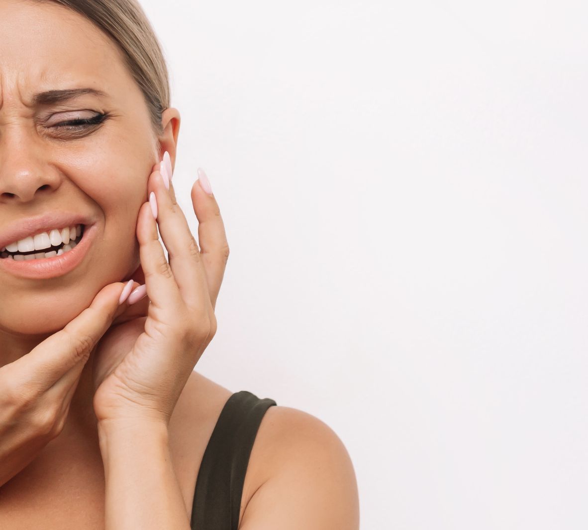 pain, stiffness, clicking, or difficulty opening and closing the mouth